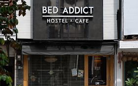 Bed Addict Hostel x Cafe